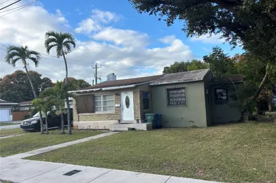 1001 NE 33rd Street 1