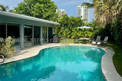 1241 Manor Dr 1