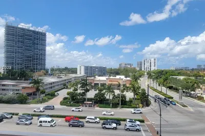 2200 E Hallandale Beach Blvd #704 1