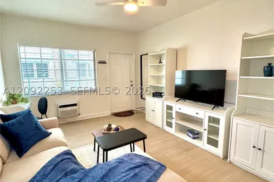 1561 Lenox Ave #6 1