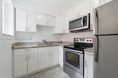 8430 Crespi Blvd #8420 1