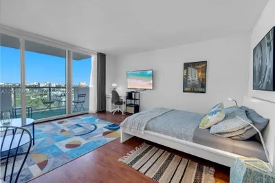 1200 West Ave #811 1