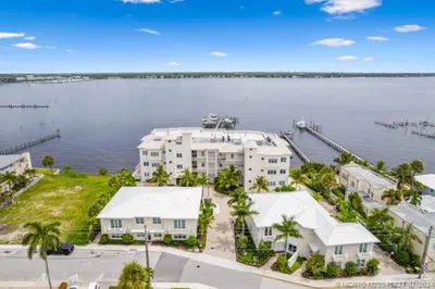53 SE Seminole Street #2B 1