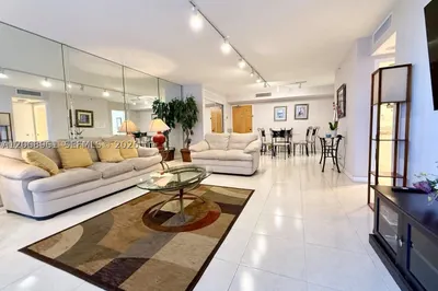 9195 Collins Ave #512 1