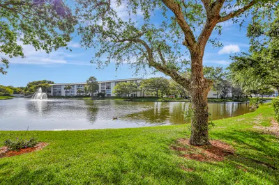 Lake/Fountain View