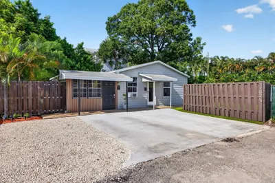 2702 NE 9TH Avenue #1/2 1
