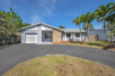 1027 SW 49th Ter 1