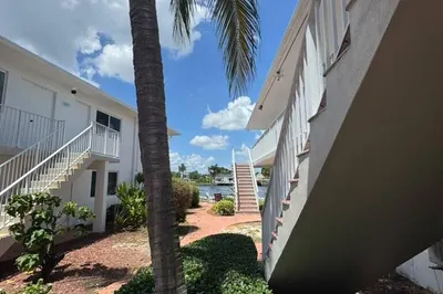 999 S RIVERSIDE Drive #101 1