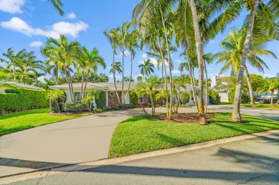 210 Russlyn Drive 1