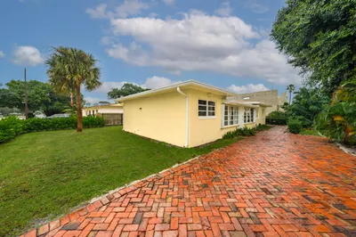 199 NW 9th Street 1