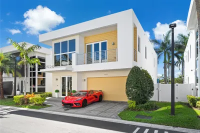 9830 NW 74th Ter 1