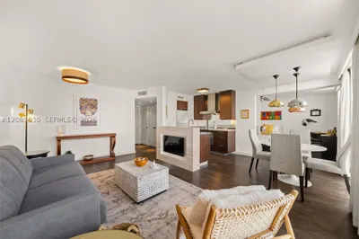 1688 West Ave #806 1