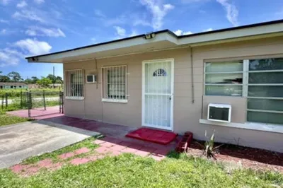 3301 Avenue I 1