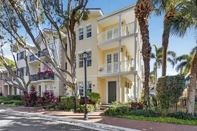 1037 W Heritage Club Circle 1