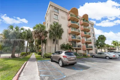 9310 Fontainebleau Blvd #606 1