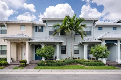 3944 Poinciana Ln #3944 1