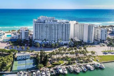 5401 Collins Ave #131 1