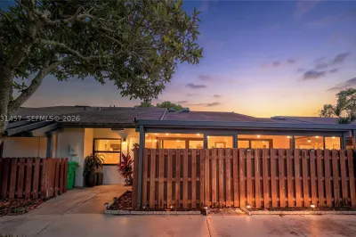 2566 N Nob Hill Rd 1