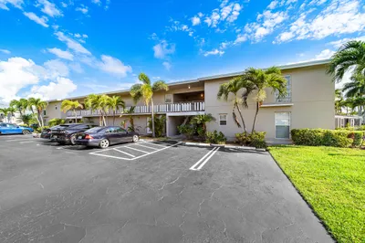 315 CIRCLE Drive S #201 1