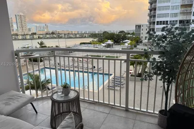 18061 Biscayne Blvd #404 1