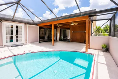 814 SE Corto Court 1