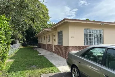 2541 Taylor Street #1 1