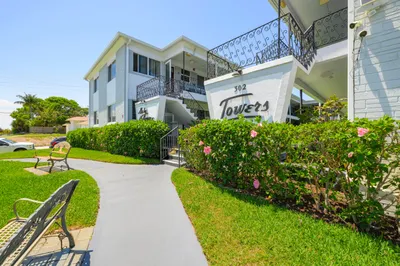 302 Lake Osborne Drive #15 1