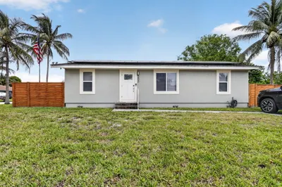 202 Elaine Circle W 1