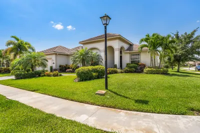 6104 Graysen Square 1