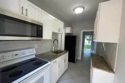 103 NW 7th Avenu #E 1
