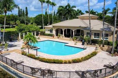 1400 Crestwood Court S #1402 1