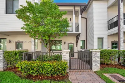 4733 NW 83rd Pkwy 1