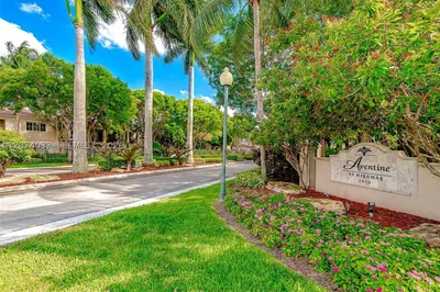 2452 Centergate Dr #103 1