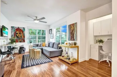 1337 Euclid Ave #206 1