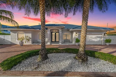 8771 NW 170th Ter 1