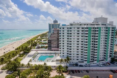 5255 Collins Ave #7B 1