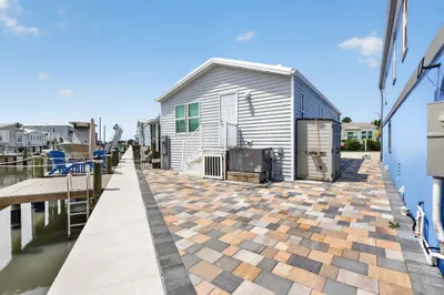 351 Nettles Boulevard 1