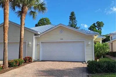 1589 SE Tidewater Place 1