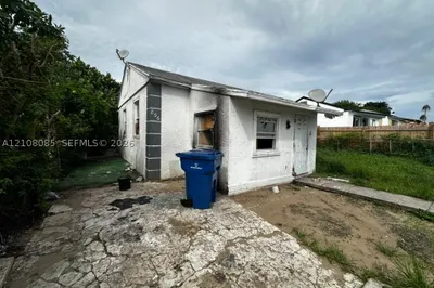 856 W 4th St 1