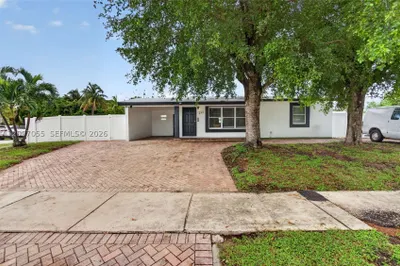 241 NE 45th St 1
