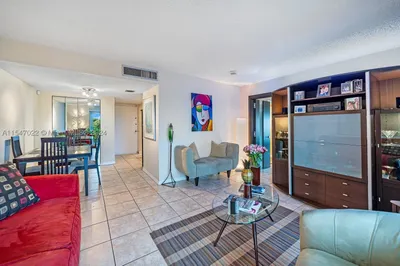 899 West Ave #4A 1