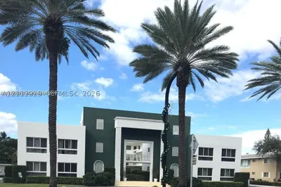 9920 Collins Ave #5 1