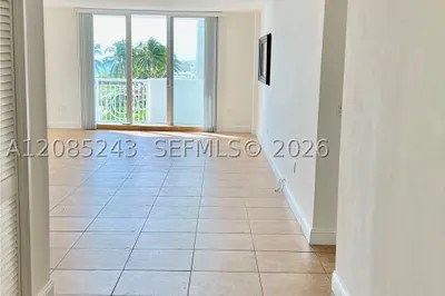 5825 Collins Ave #5G 1