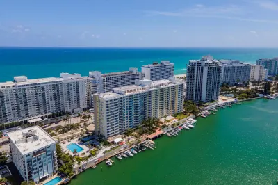 5600 Collins Ave #14C 1