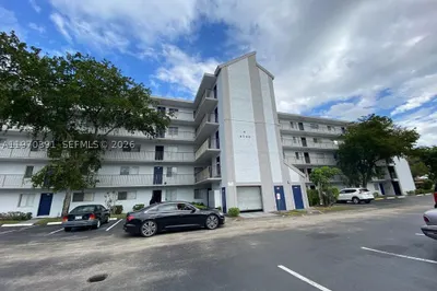 8700 N Sherman Cir #305 1