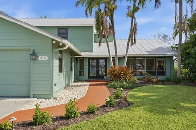 1489 SW Seahawk Way 1