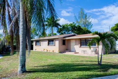 1200 NW 18th Street 1