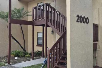 2006 Lakeview Drive W 1
