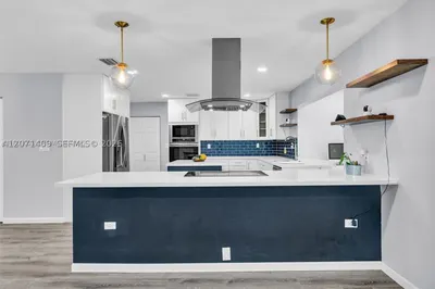 851 SW 49th Ter #3 1