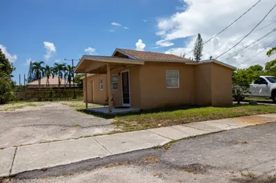 242 SW 7th Court 1